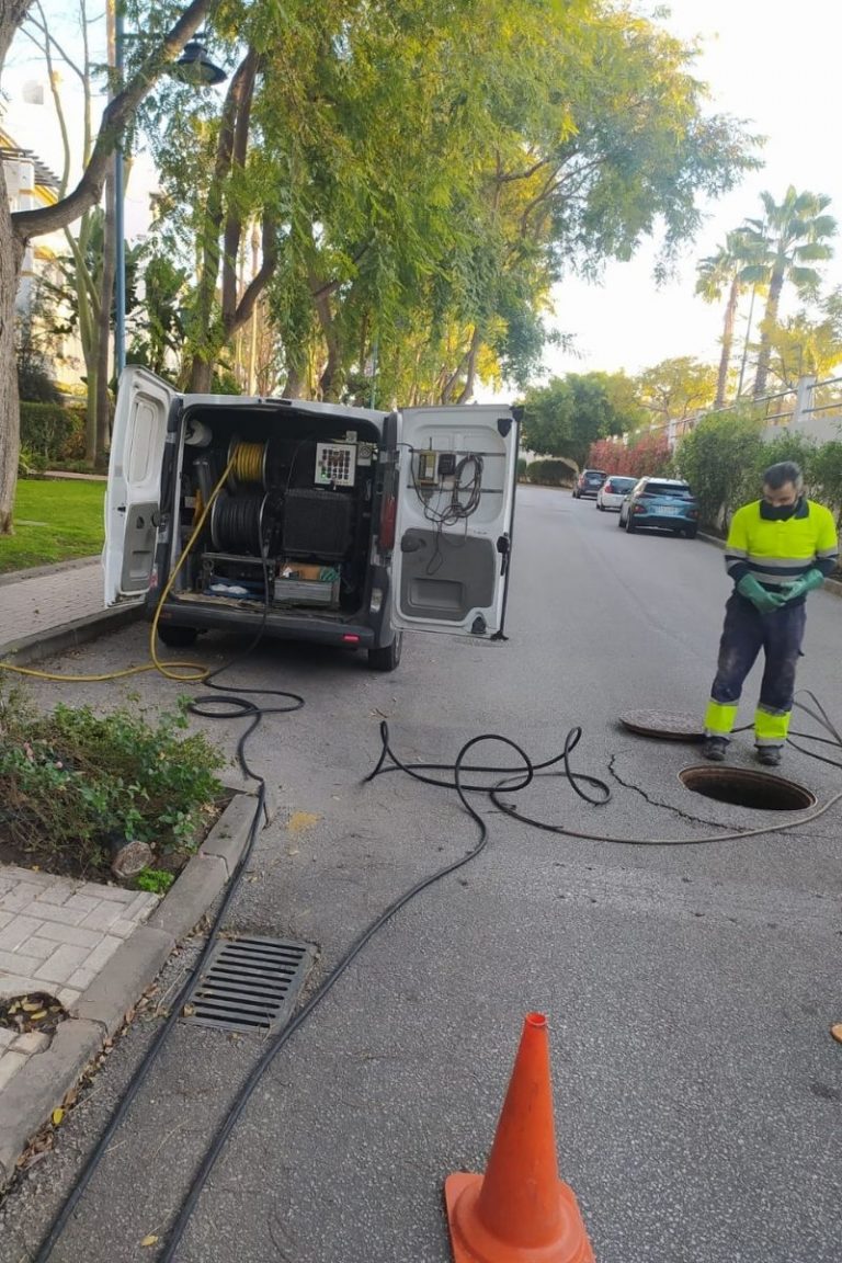 Desatoro arqueta vía pública Marbella 02